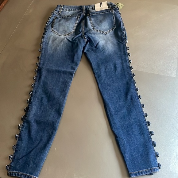 Mid rise, lattice, anklet, skinny jeans made by Encore - Picture 5 of 8